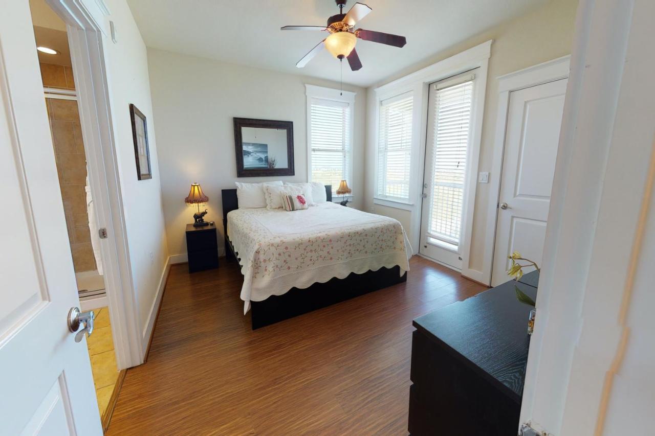 Ocean Breeze Apartment Galveston Ngoại thất bức ảnh